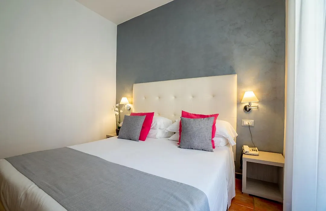 Hotel Gabriella-1