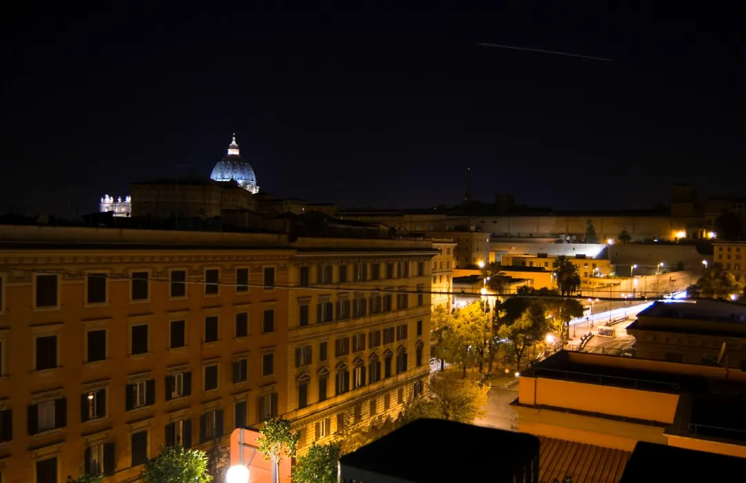 Orange Hotel-1