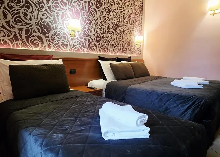 Family Hotel: In Roma Vale&Hillary Colosseo B&B