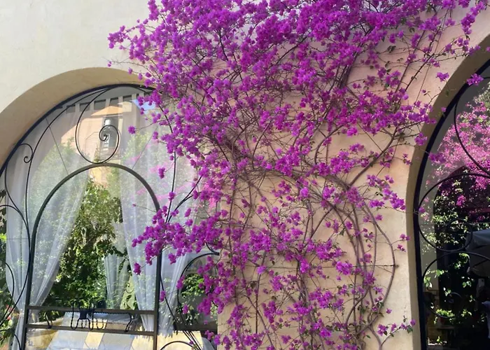 Hotels Close to Airport Villa Orsini