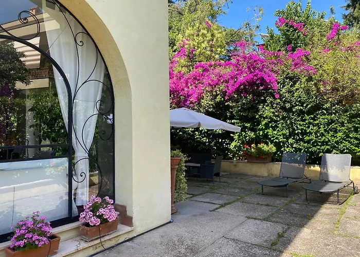 Hotels Close to Airport Villa Orsini